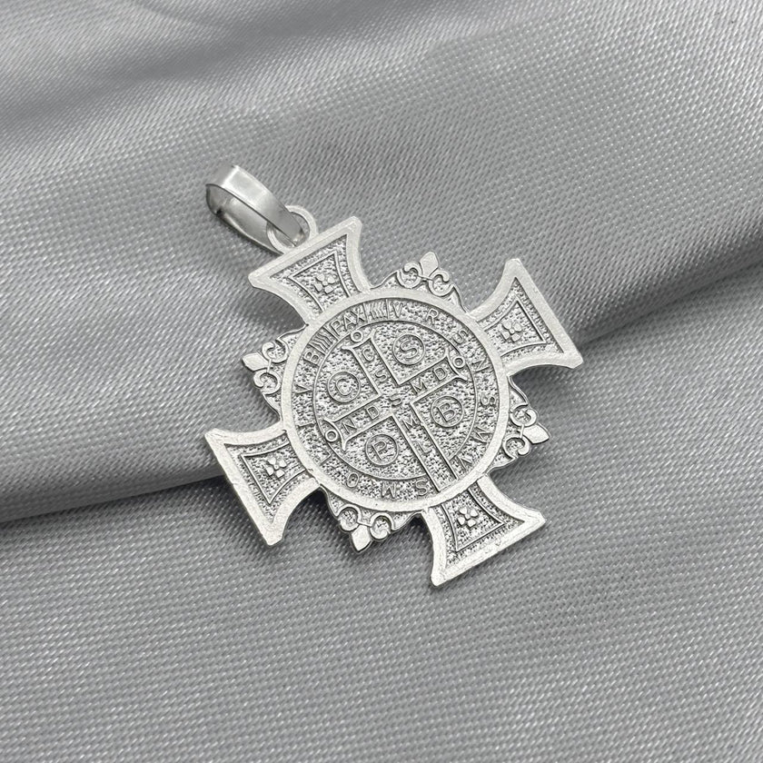 #D504 - Dije Cruz San Benito Plata - ZC1.9