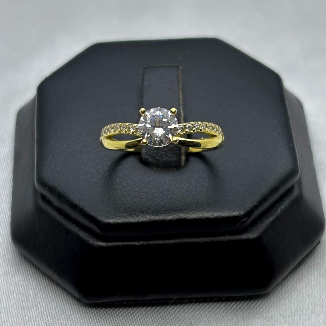 #AD10172 - Anillo Solitario Con Zirconia Oro 10K - I01/2.0