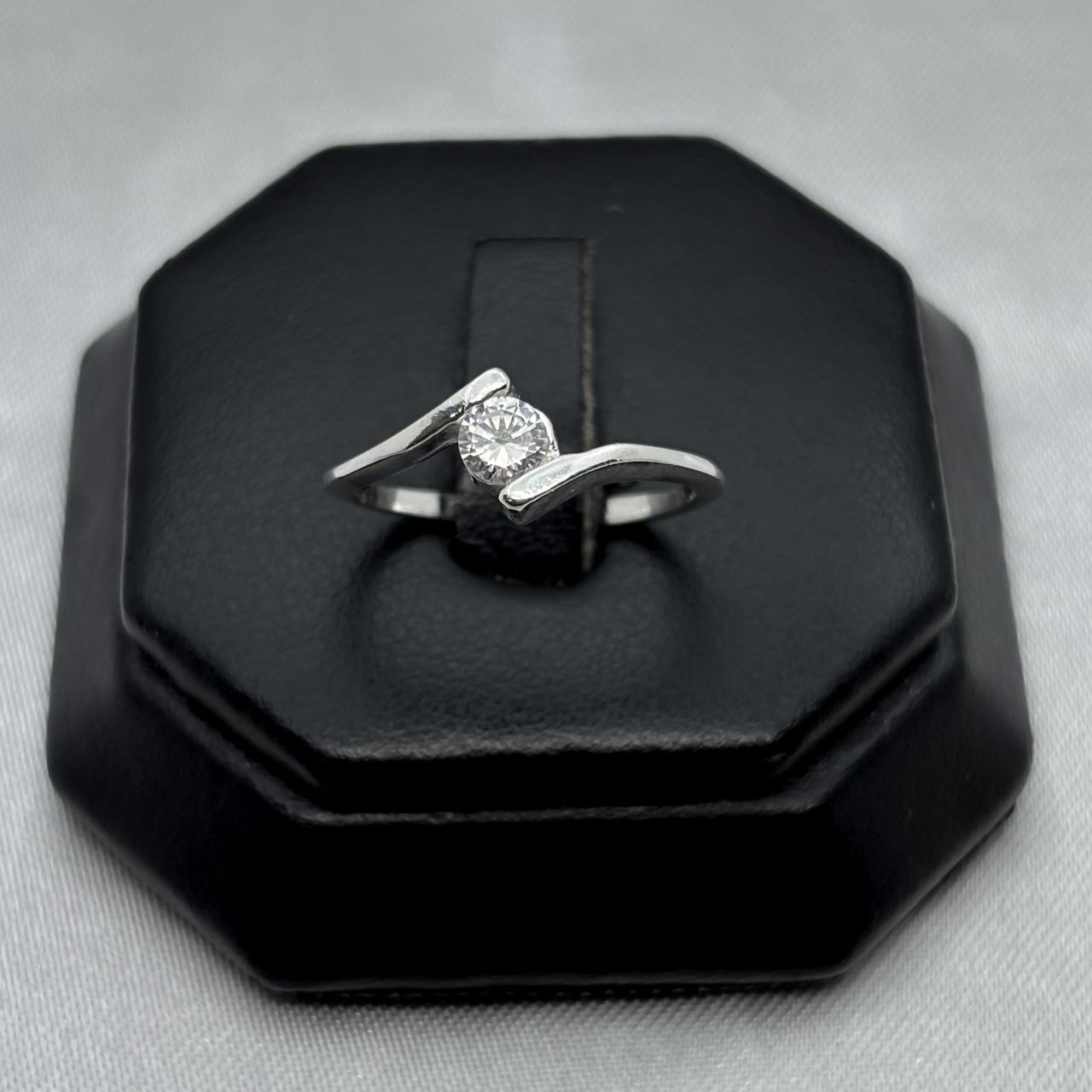 #AD217 - Anillo Con Zirconia Plata - A08/1.8