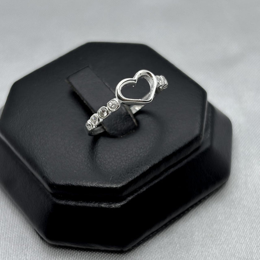#AD108 - Anillo Corazón Con Zirconias Plata - F1.6