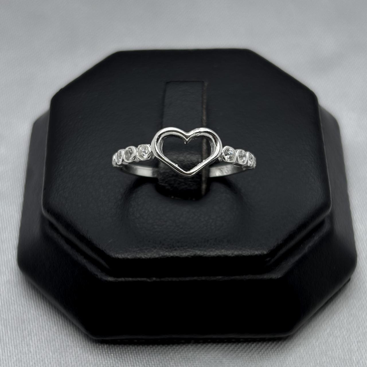 #AD108 - Anillo Corazón Con Zirconias Plata - F1.6