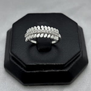 #AD207 - Anillo Hoja Paripinnada Con Zirconia Plata - A09/2.1