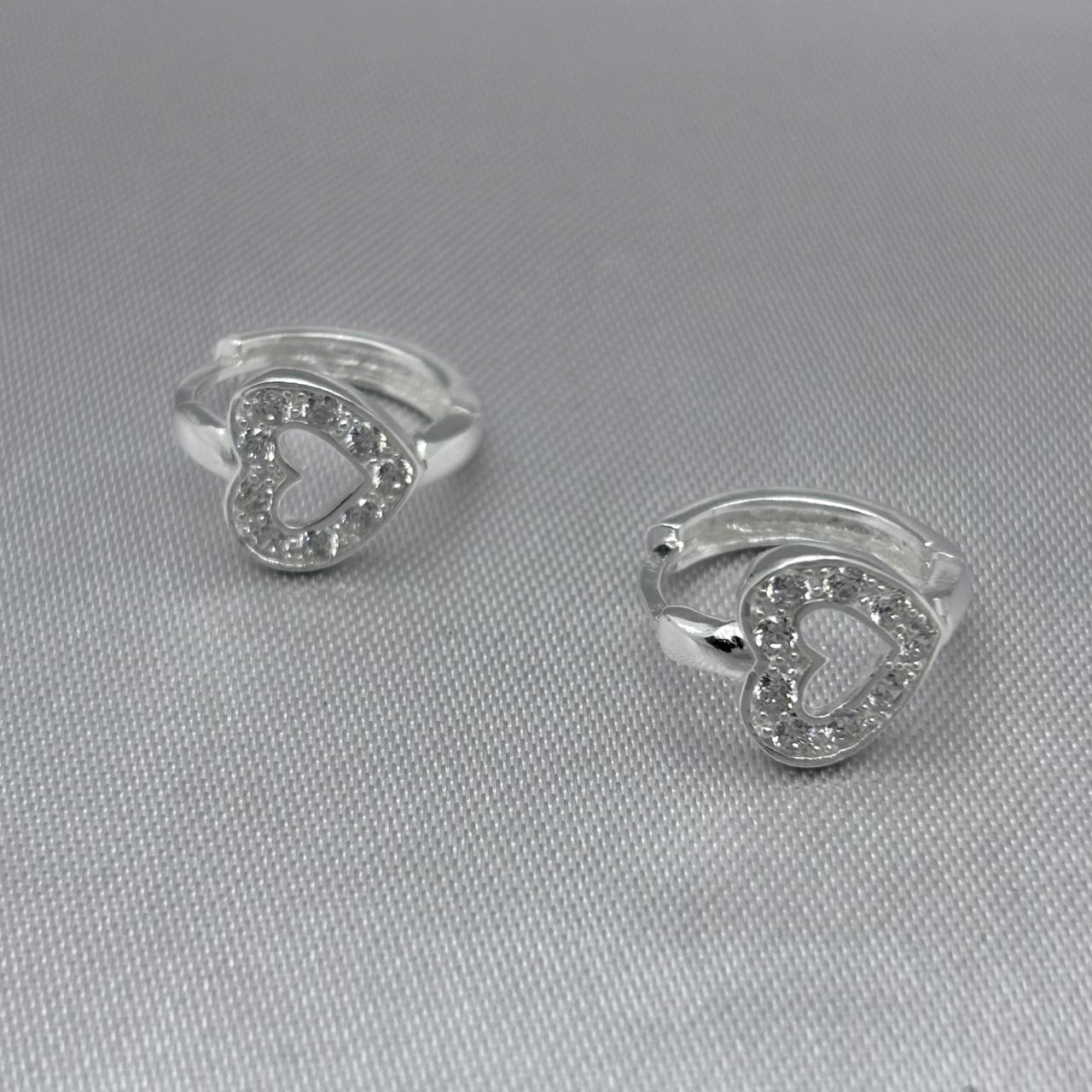 #H117 - Huggies Corazón Con Zirconia Plata - A15/2.7