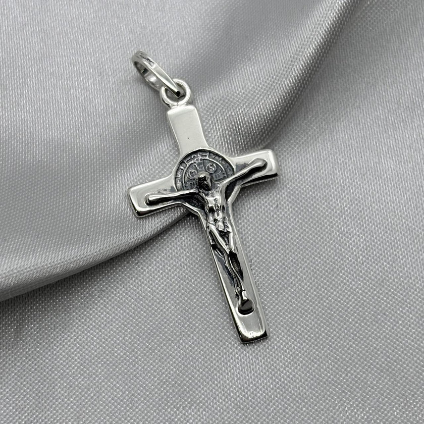 #D127 - Dije Crucifico San Benito Plata Pavonada - A13/9.3