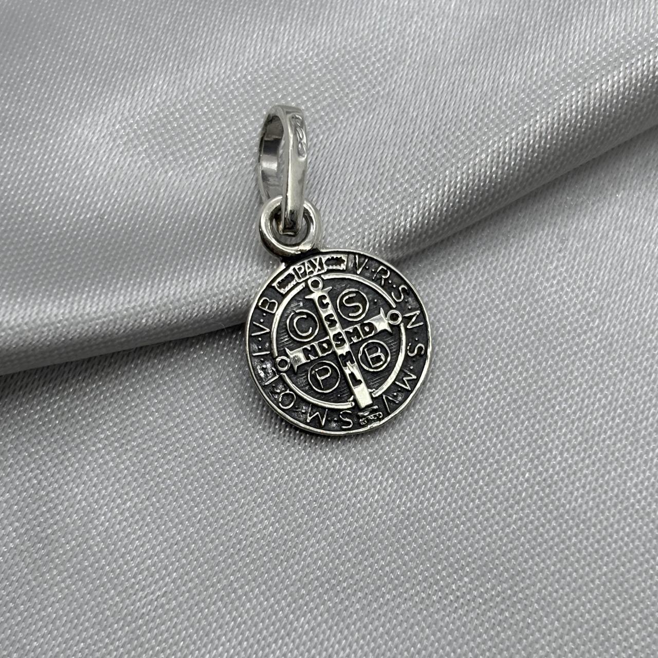 #D597 - Dije/Medalla San Benito Plata Pavonada - A13/3.0