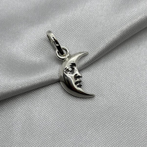 #D596 - Dije Luna Plata Pavonada - A13/2.3