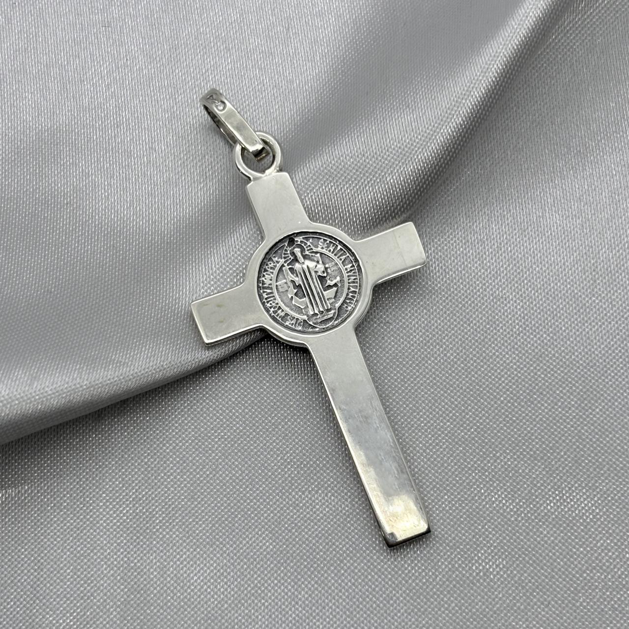 #D127 - Dije Crucifico San Benito Plata Pavonada - A13/9.3