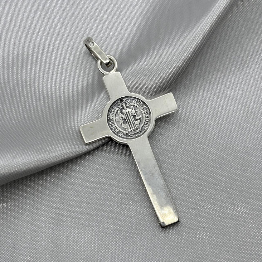 #D127 - Dije Crucifico San Benito Plata Pavonada - A13/9.3