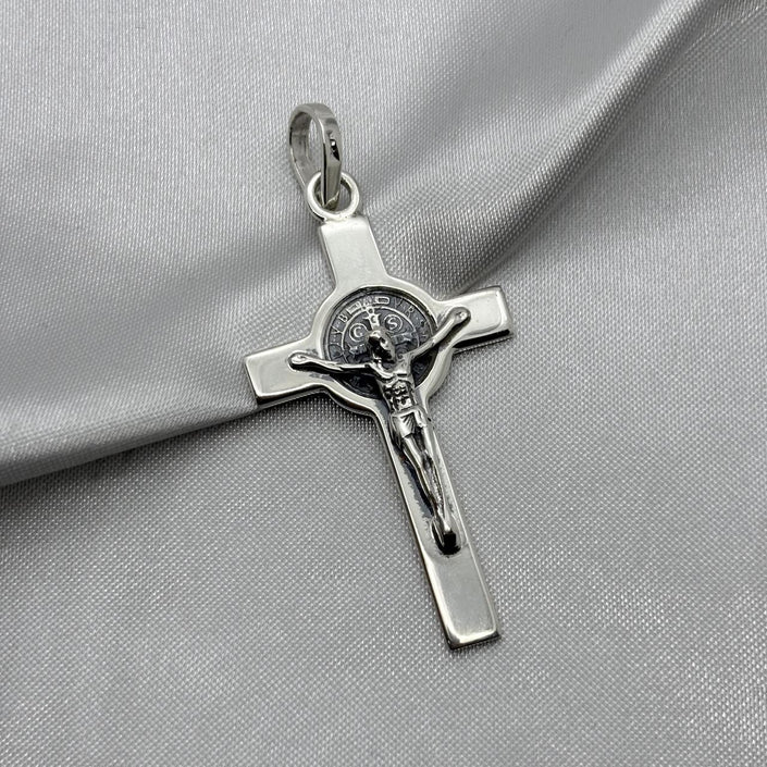 #D127 - Dije Crucifico San Benito Plata Pavonada - A13/9.3