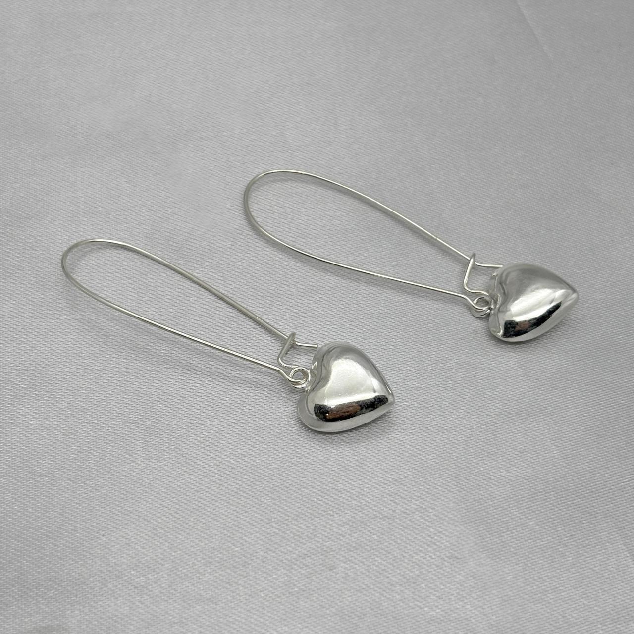 #AR235 - Arete Largo Con Corazón Colgante De Plata - A10/4.5