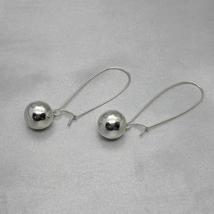 #AR236 - Arete Largo Con Esfera Colgante Plata - A10/4.6