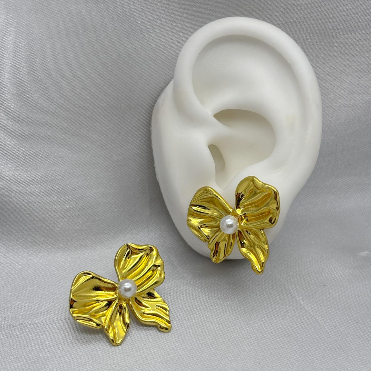 #ARL161 - Arete Moño Arrugado Perla Sintética Oro Laminado 18k - LB025/