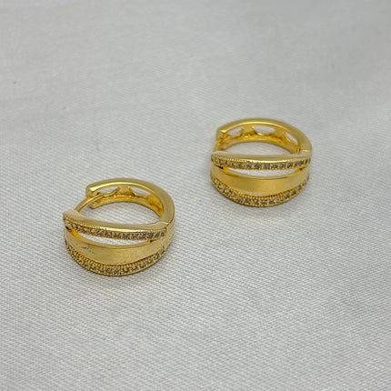 #HOL173 - Huggies Circular Con Piedra Zirconia Oro Laminado 18k - LB035/