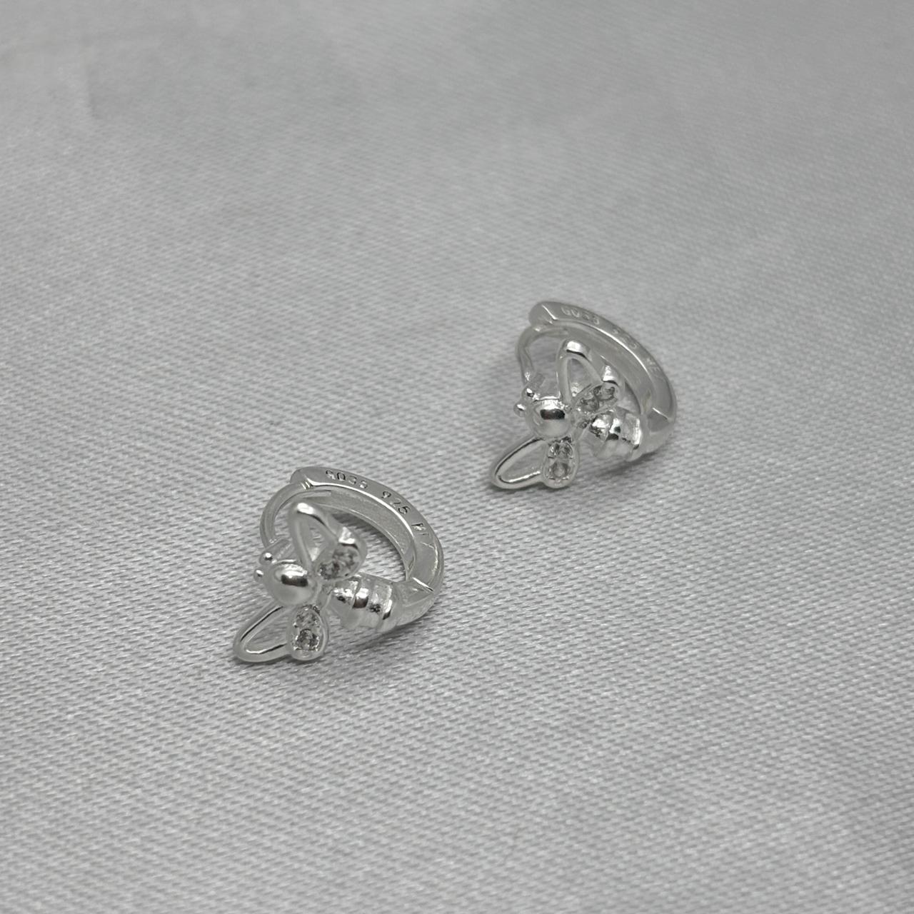 #H205 - Huggie De Abejorro Con Zirconia Plata - B17/1.7