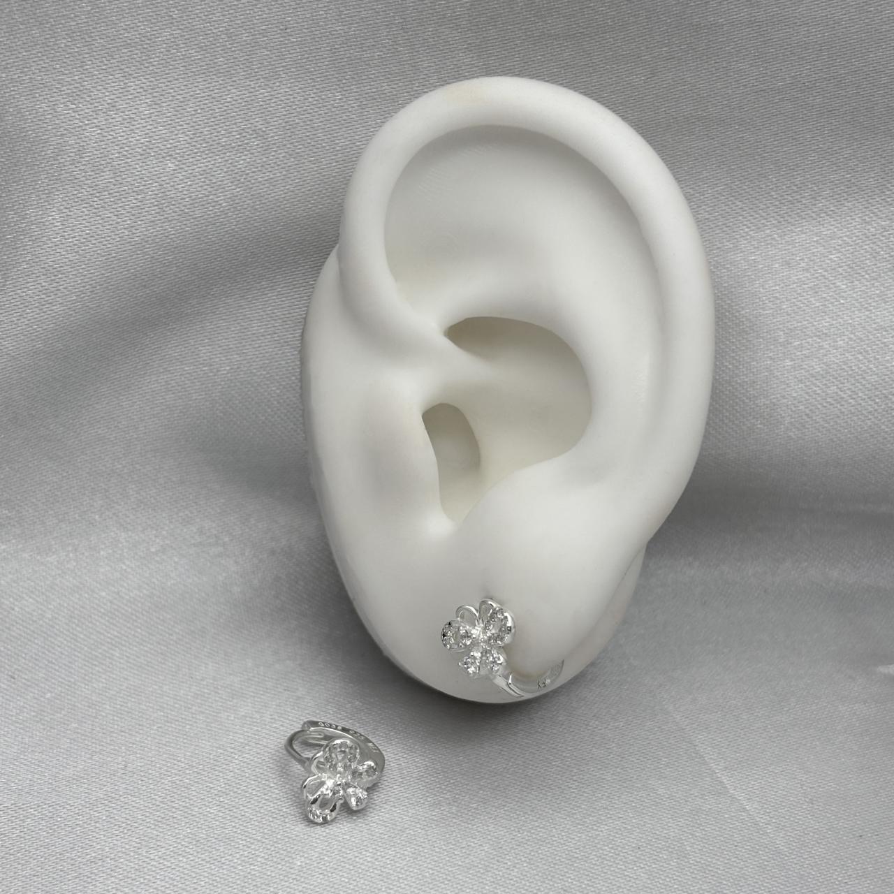 #H217 - Huggie Mariposa Con Zirconia Plata - B17/1.8