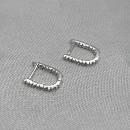 #H212 - Huggie Forma U Con Zirconia Plata - B17/1.5