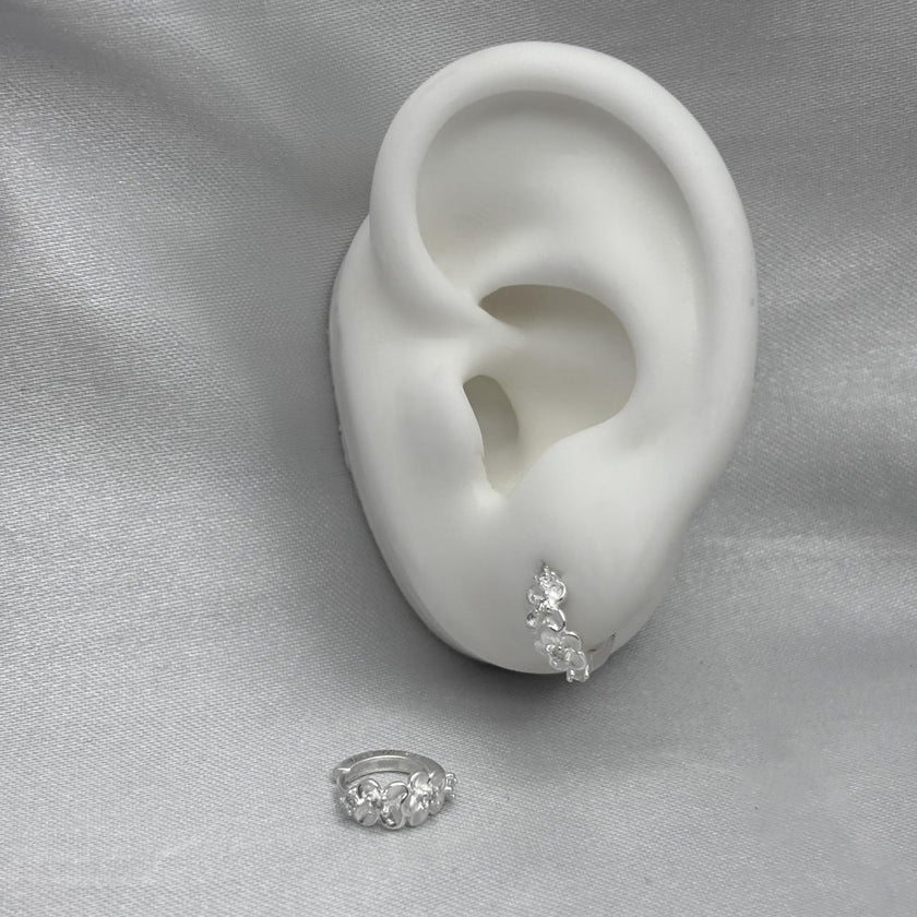 #H206- Huggie Flores Con Zirconia Plata - B17/1.8