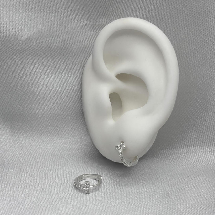 #H211 - Huggie T Con Zirconia Plata - B17/1.5