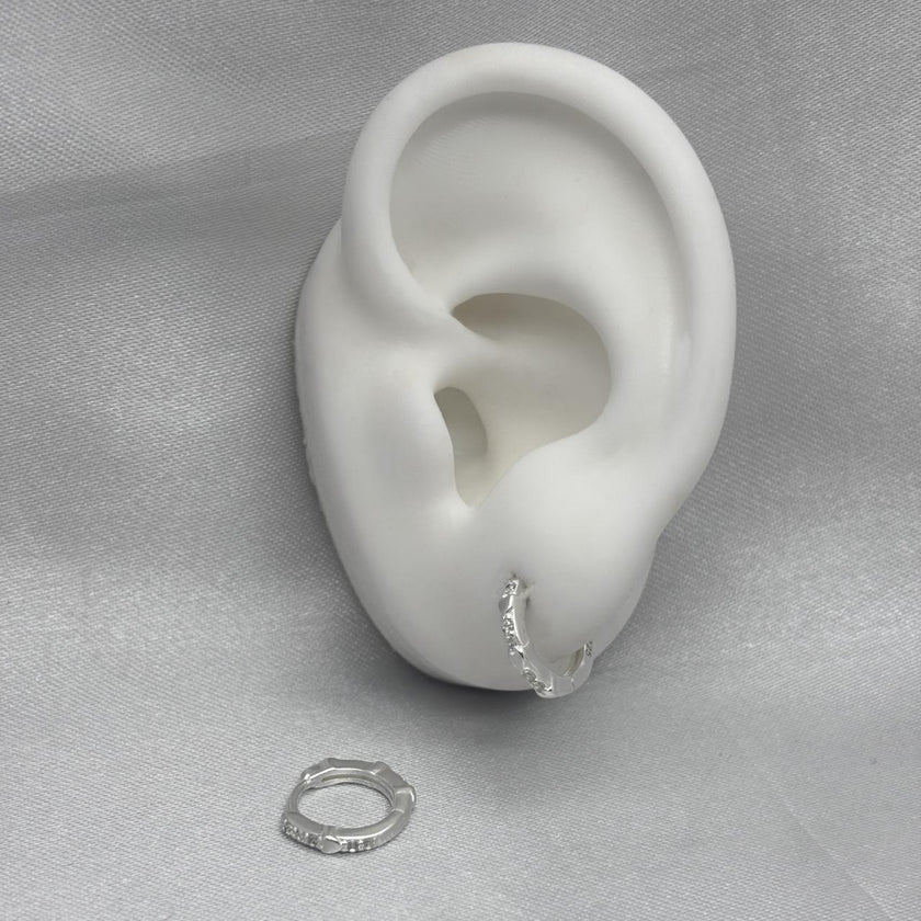 #H204 - Huggie Corazonsitos Con Zirconia Plata - B17/2.0