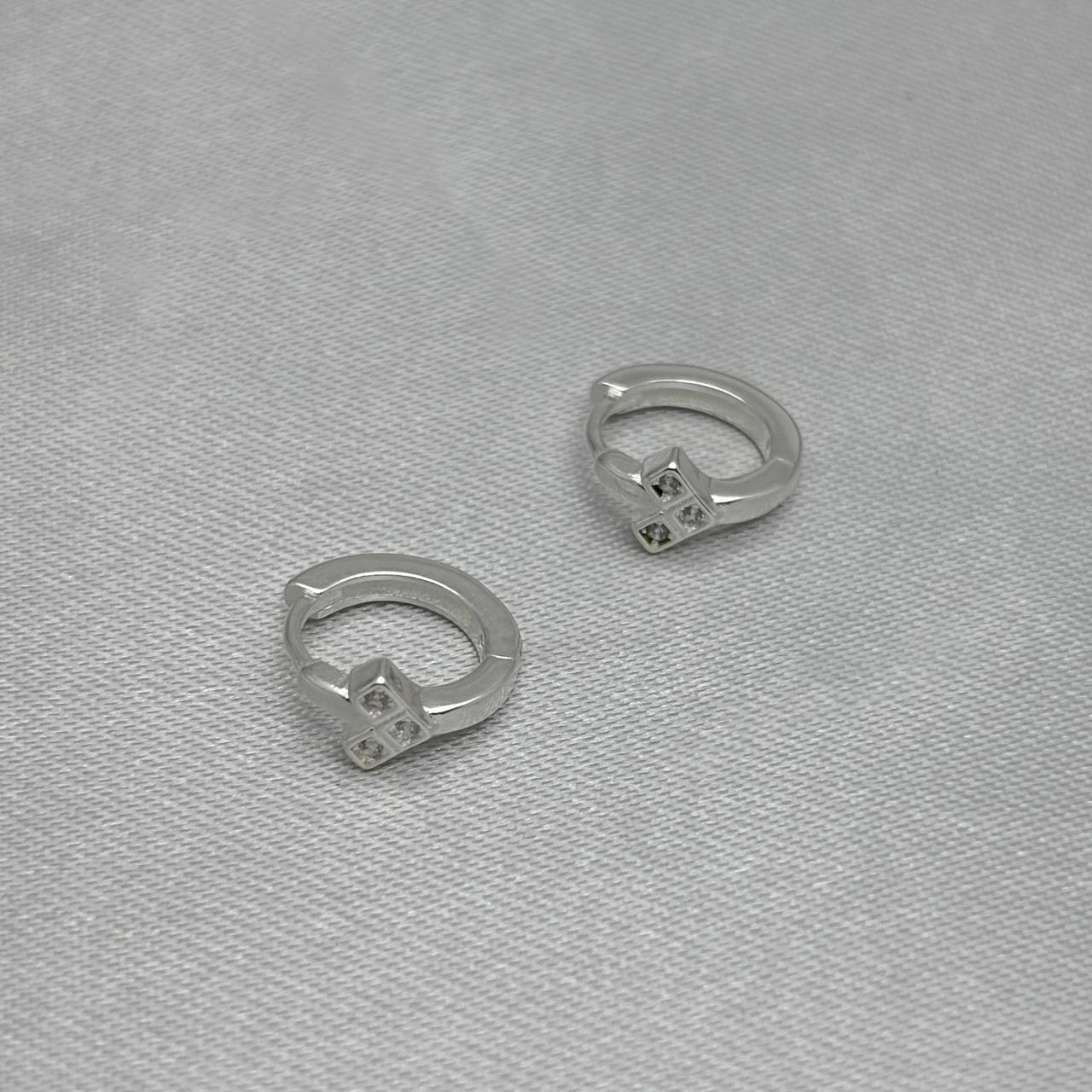 #H210 - Huggie Corazón Lego Con Zirconia Plata - B17/1.5