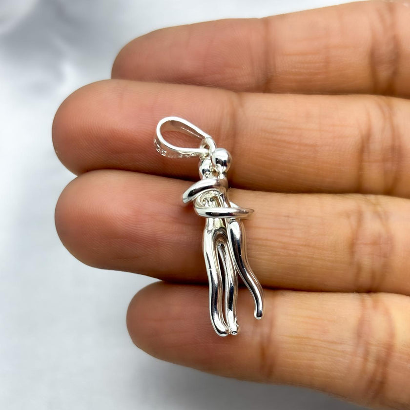 #D678 - Dije Conjunto El & Ella Abrazo Plata - B18/3.8