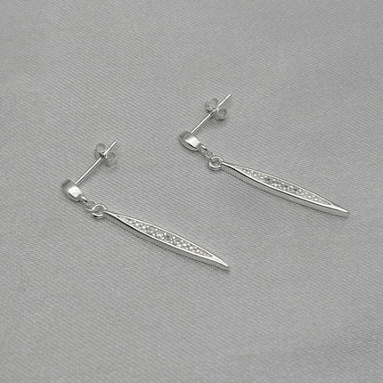 #AR237 - Arete Estileto Con Zirconia Plata - C10/2.6