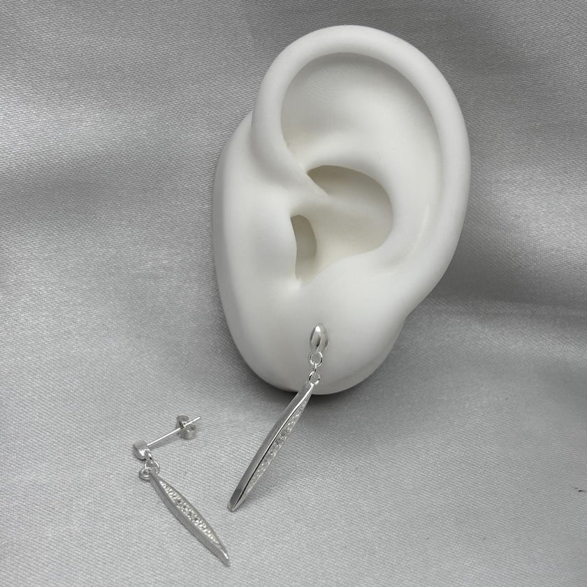 #AR237 - Arete Estileto Con Zirconia Plata - C10/2.6