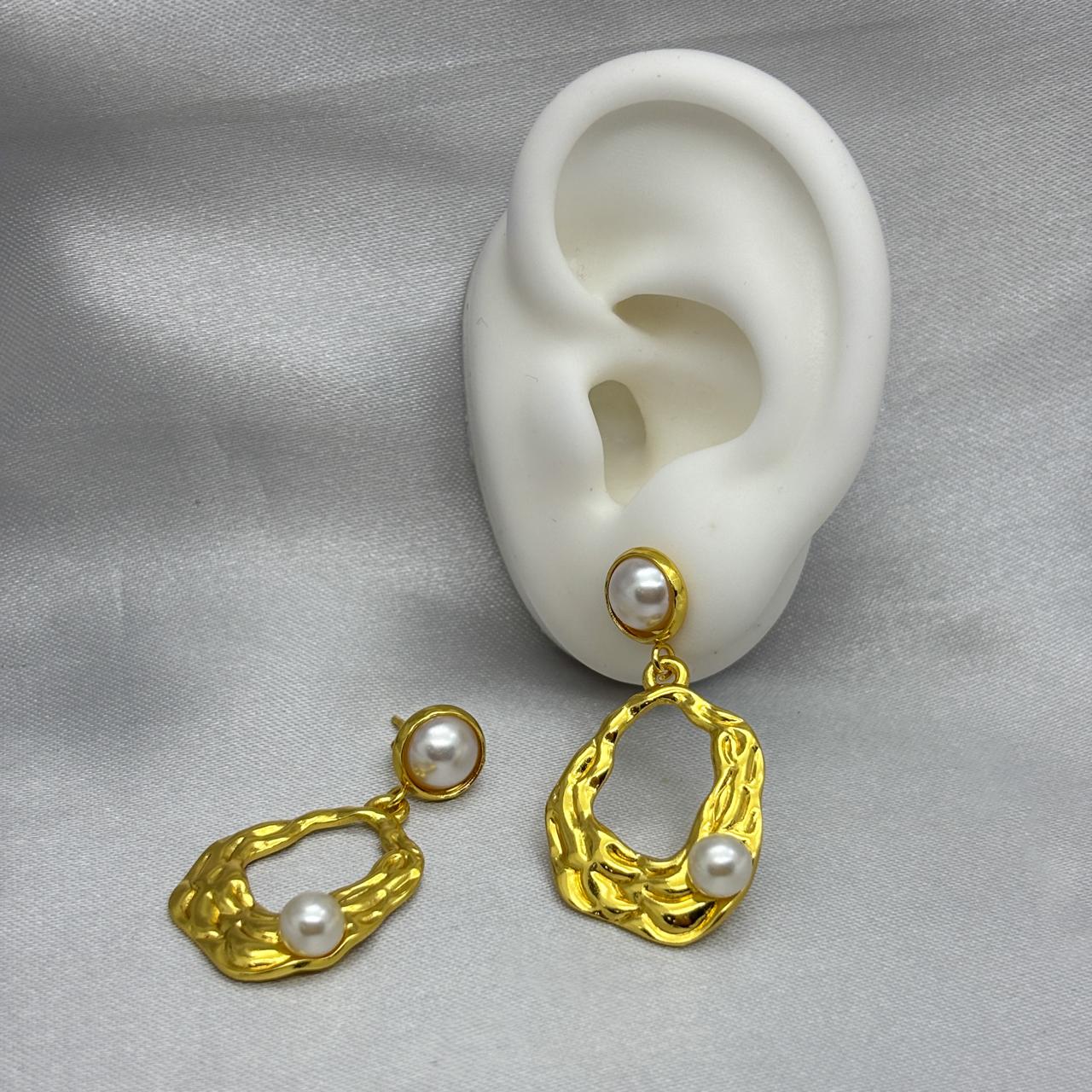 #ARL170 - Arete Circular Con Perla Oro Laminado 18K/LA030