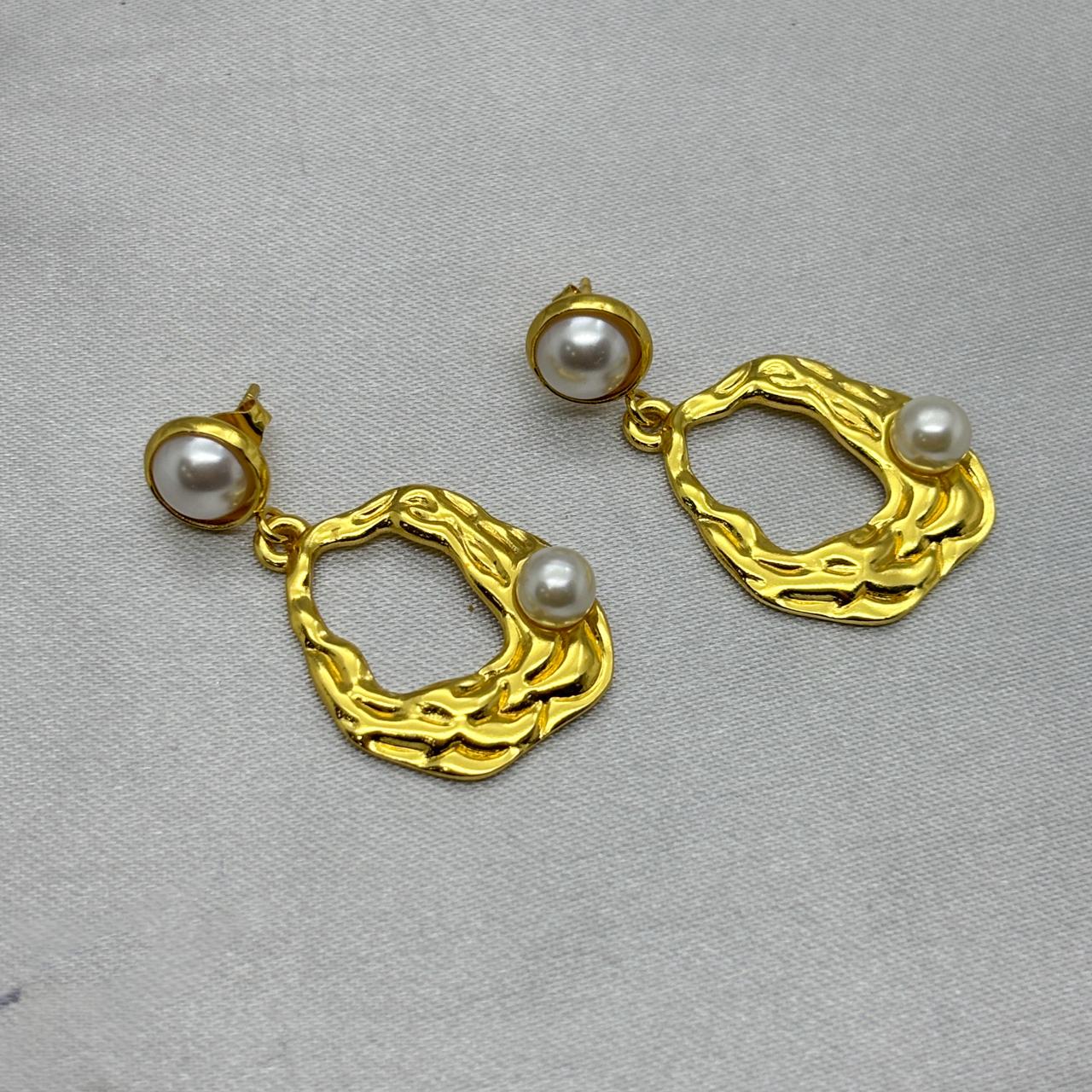 #ARL170 - Arete Circular Con Perla Oro Laminado 18K/LA030