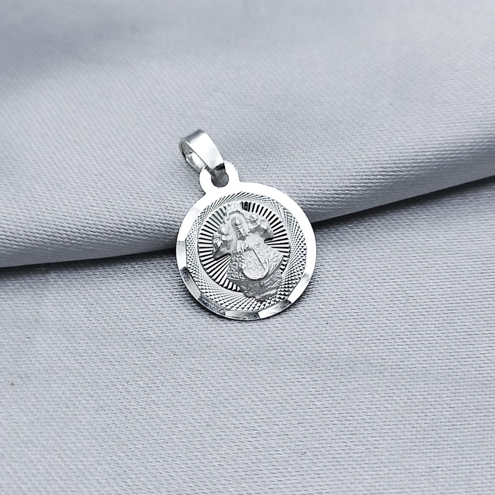 #D728 - Dije Medalla Virgen De San Juan de los Lagos Plata - A07/1.1