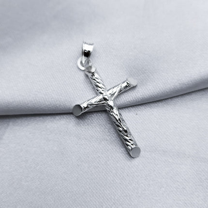 #D710 - Dije Crucifijo Con Relieve Plata - A17/3.0