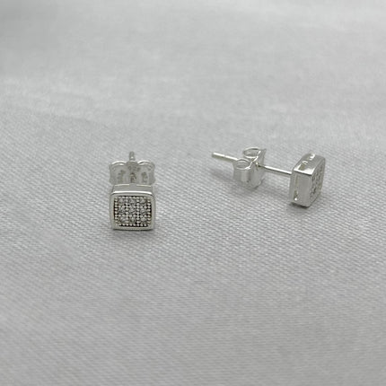 #BR340 - Broquel Cuadro Con Zirconia Plata - B17/1.0