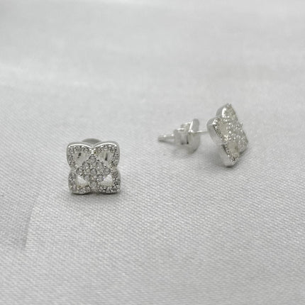#BR348 - Broquel Flor 4 Pétalos Con Zirconia Plata - B17/1.8