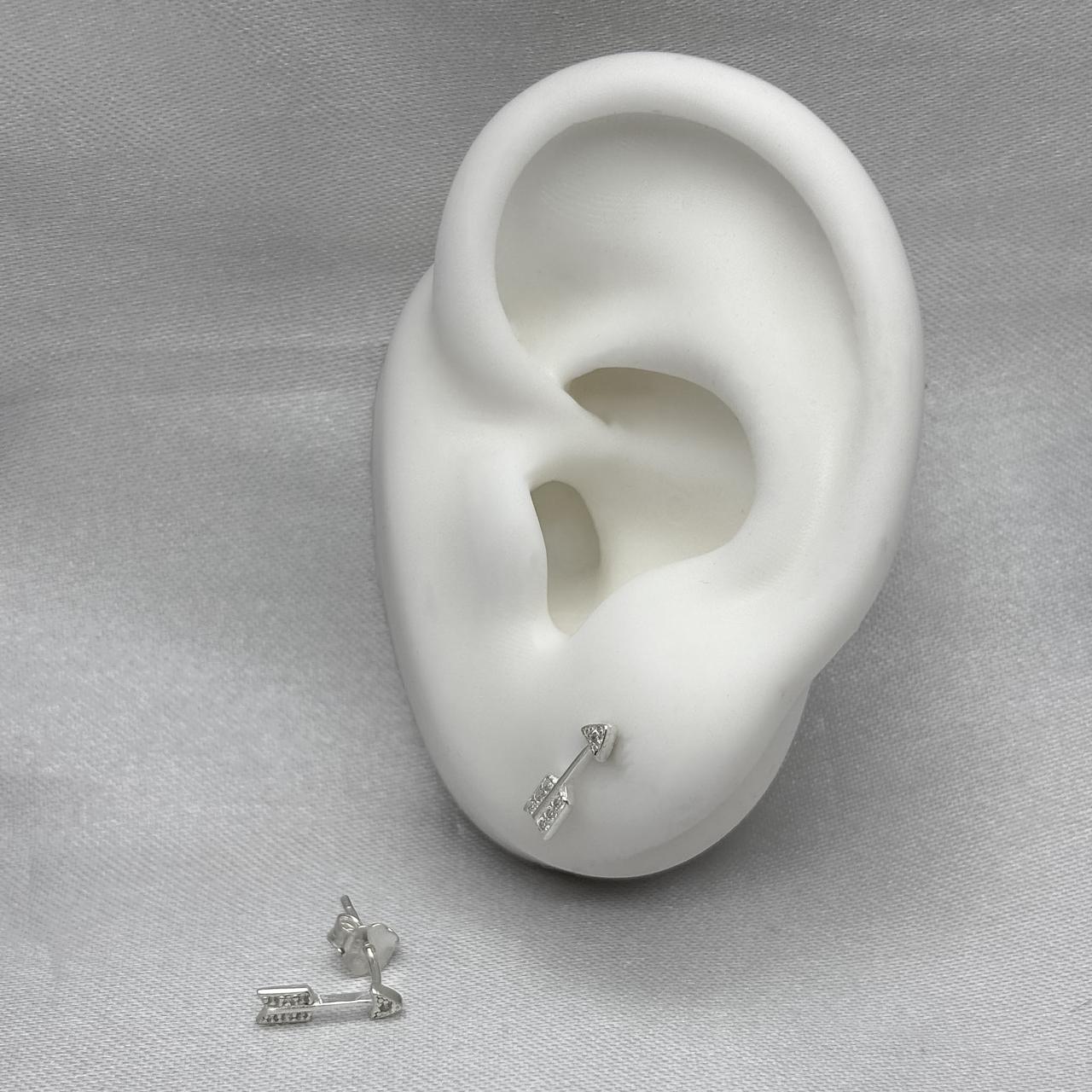 #BR334 - Broquel Flecha Con Zirconia Plata - B17/0.8