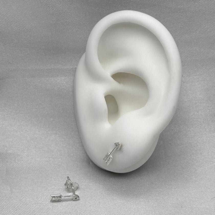 #BR334 - Broquel Flecha Con Zirconia Plata - B17/0.8