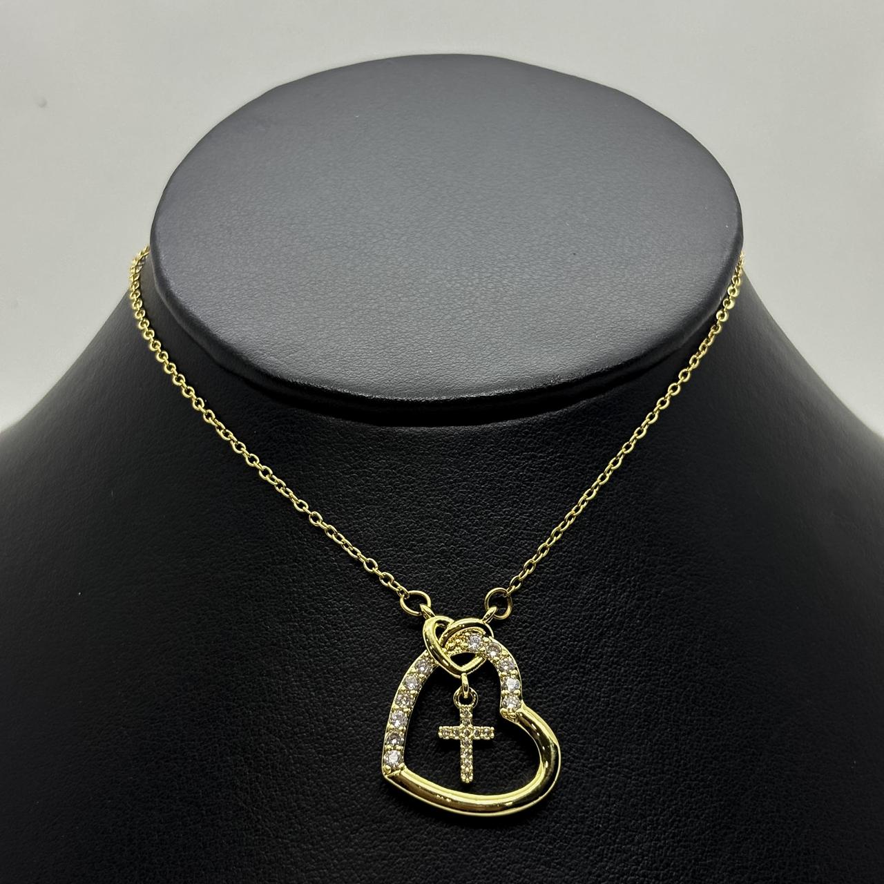#GOL213 - Gargantilla De Corazón Con Cruz De Oro Laminado 18k - LB025/