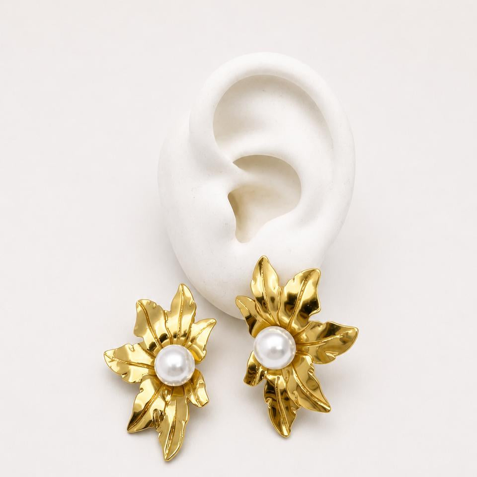 ARL196 - Arete De Flor Con Perla De Oro Laminado 18k - LB025/