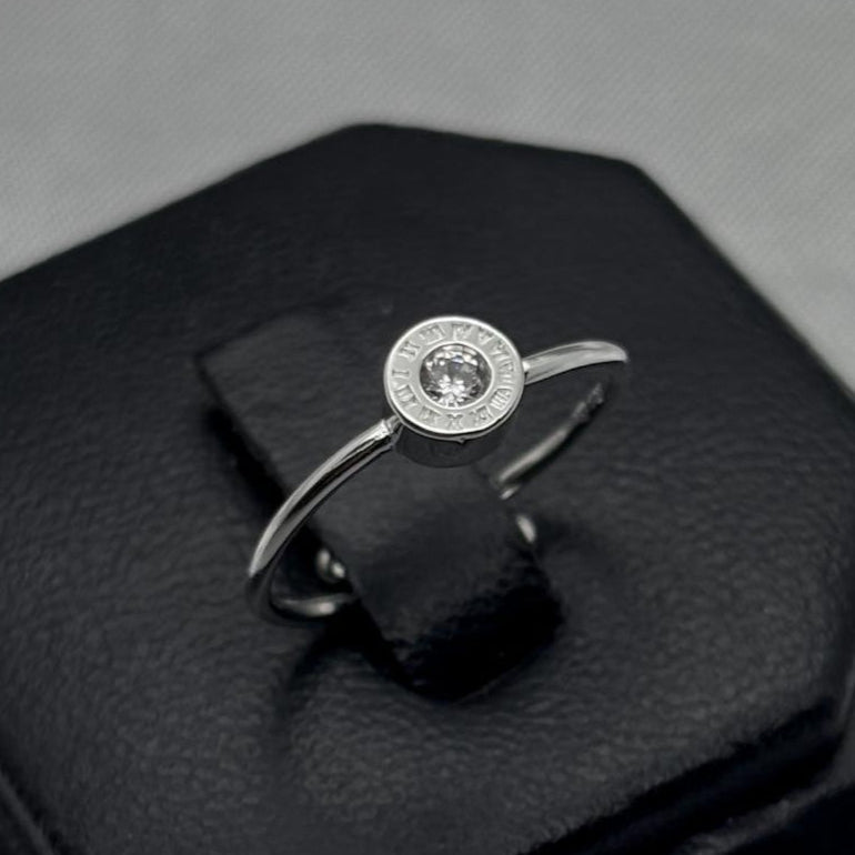 #AD206 - Anillo Ajustable Números Romanos Piedra Zirconia Plata - PU1.6