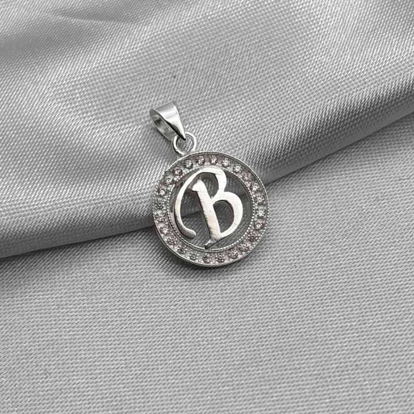 #D495 - Dije Circular De Letra Con Zirconia Plata - A09/2.2