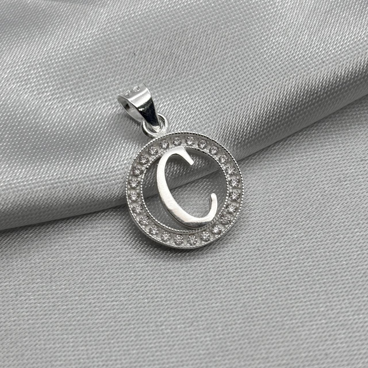 #D495 - Dije Circular De Letra Con Zirconia Plata - A09/2.2