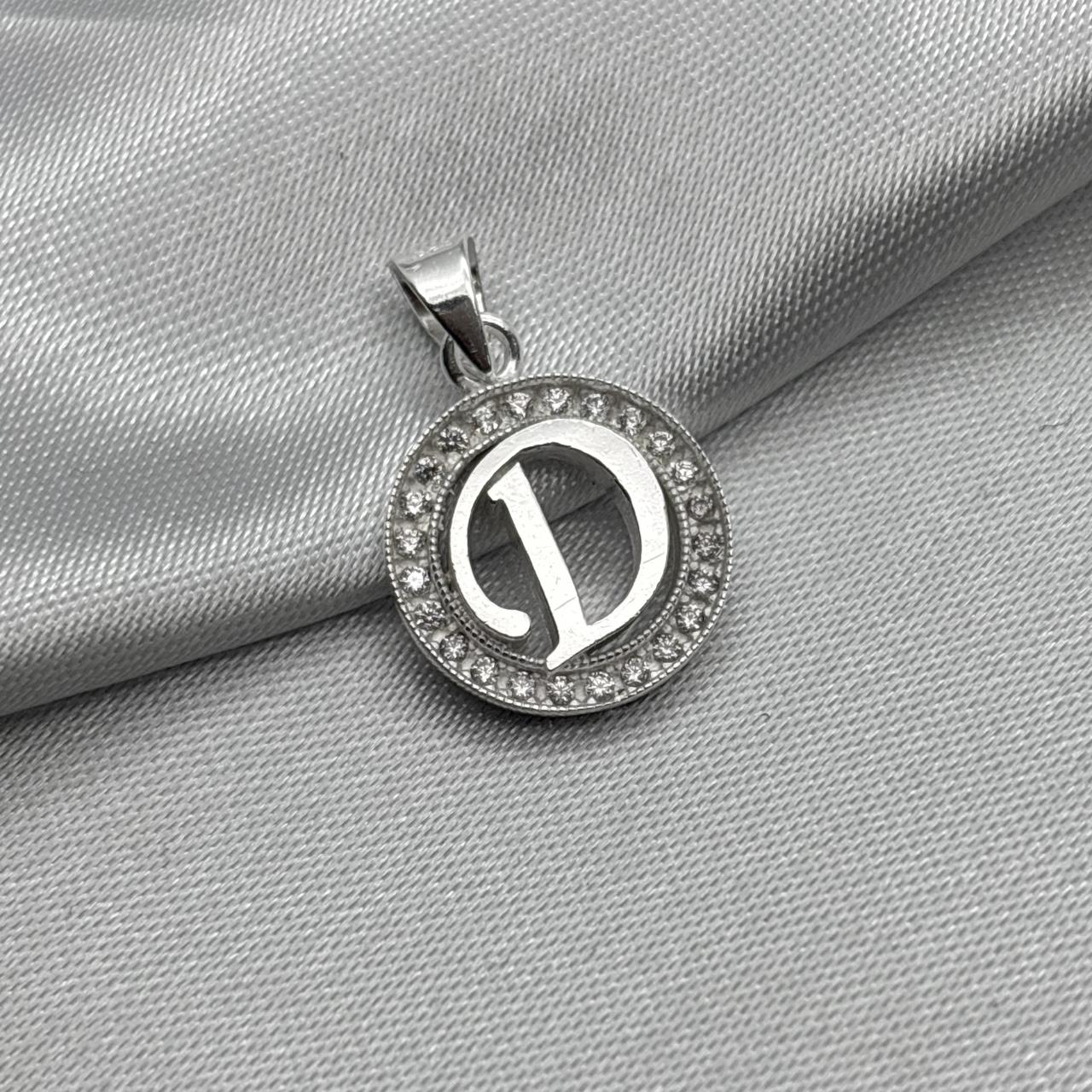 #D495 - Dije Circular De Letra Con Zirconia Plata - A09/2.2