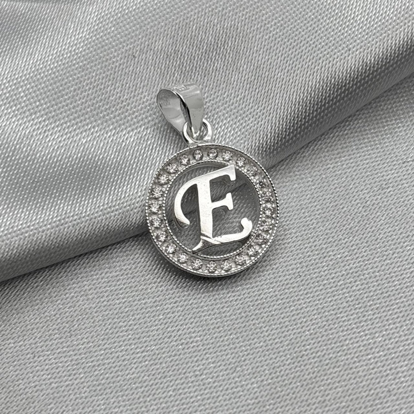 #D495 - Dije Circular De Letra Con Zirconia Plata - A09/2.2