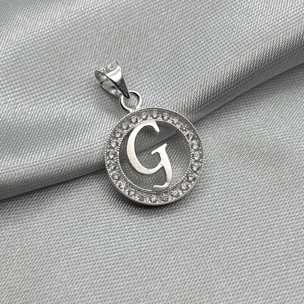 #D495 - Dije Circular De Letra Con Zirconia Plata - A09/2.2