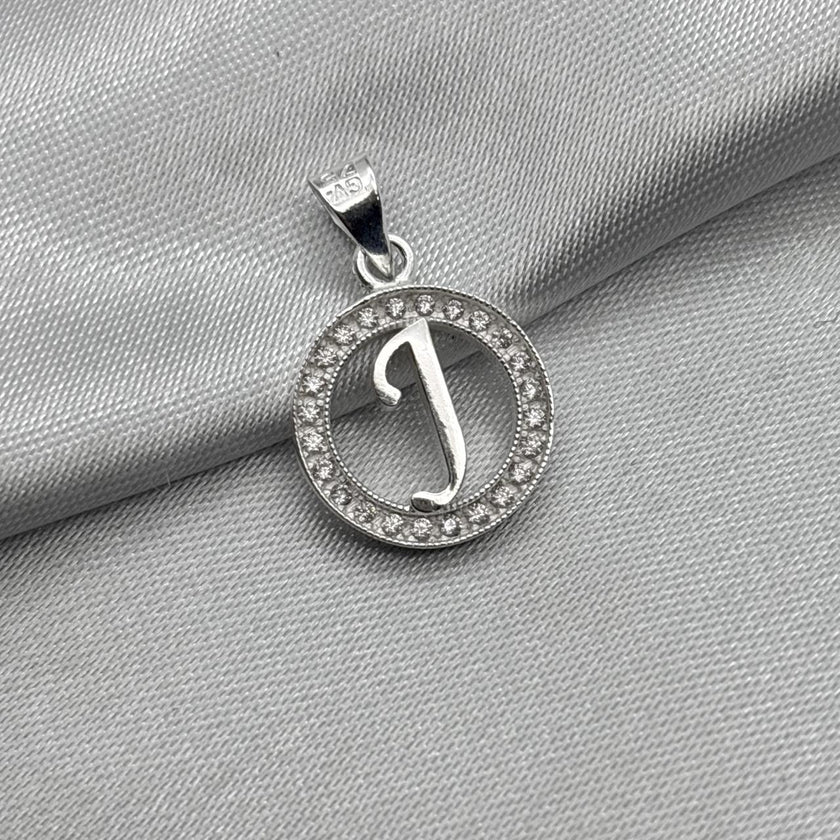 #D495 - Dije Circular De Letra Con Zirconia Plata - A09/2.2