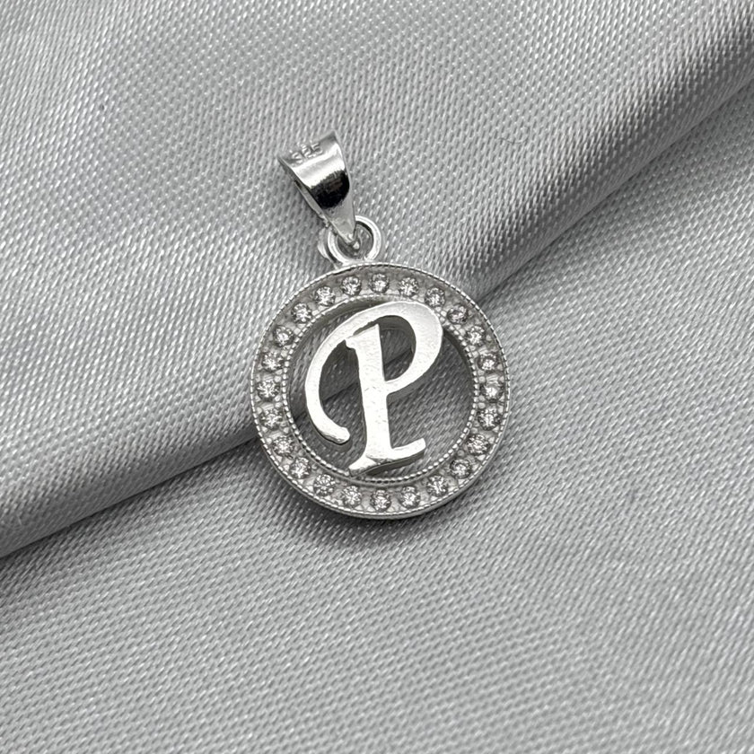 #D495 - Dije Circular De Letra Con Zirconia Plata - A09/2.2