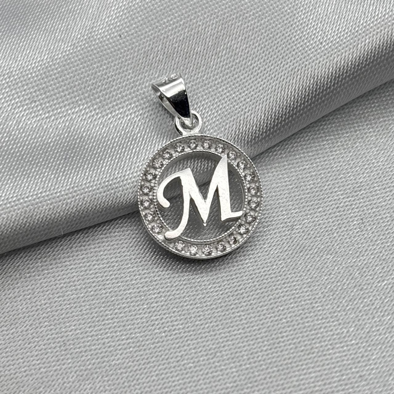 #D495 - Dije Circular De Letra Con Zirconia Plata - A09/2.2