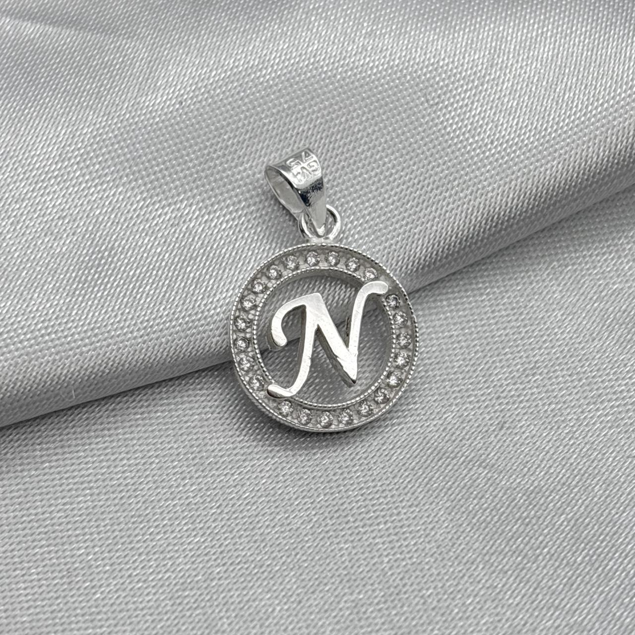 #D495 - Dije Circular De Letra Con Zirconia Plata - A09/2.2