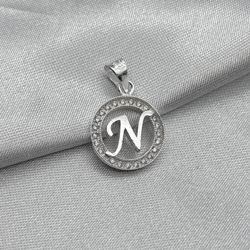 #D495 - Dije Circular De Letra Con Zirconia Plata - A09/2.2