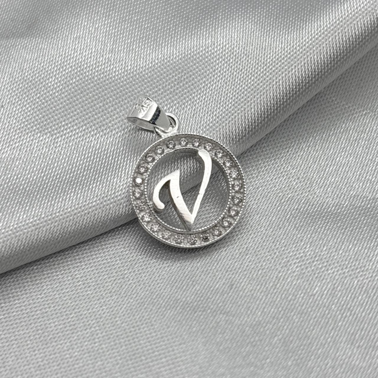 #D495 - Dije Circular De Letra Con Zirconia Plata - A09/2.2