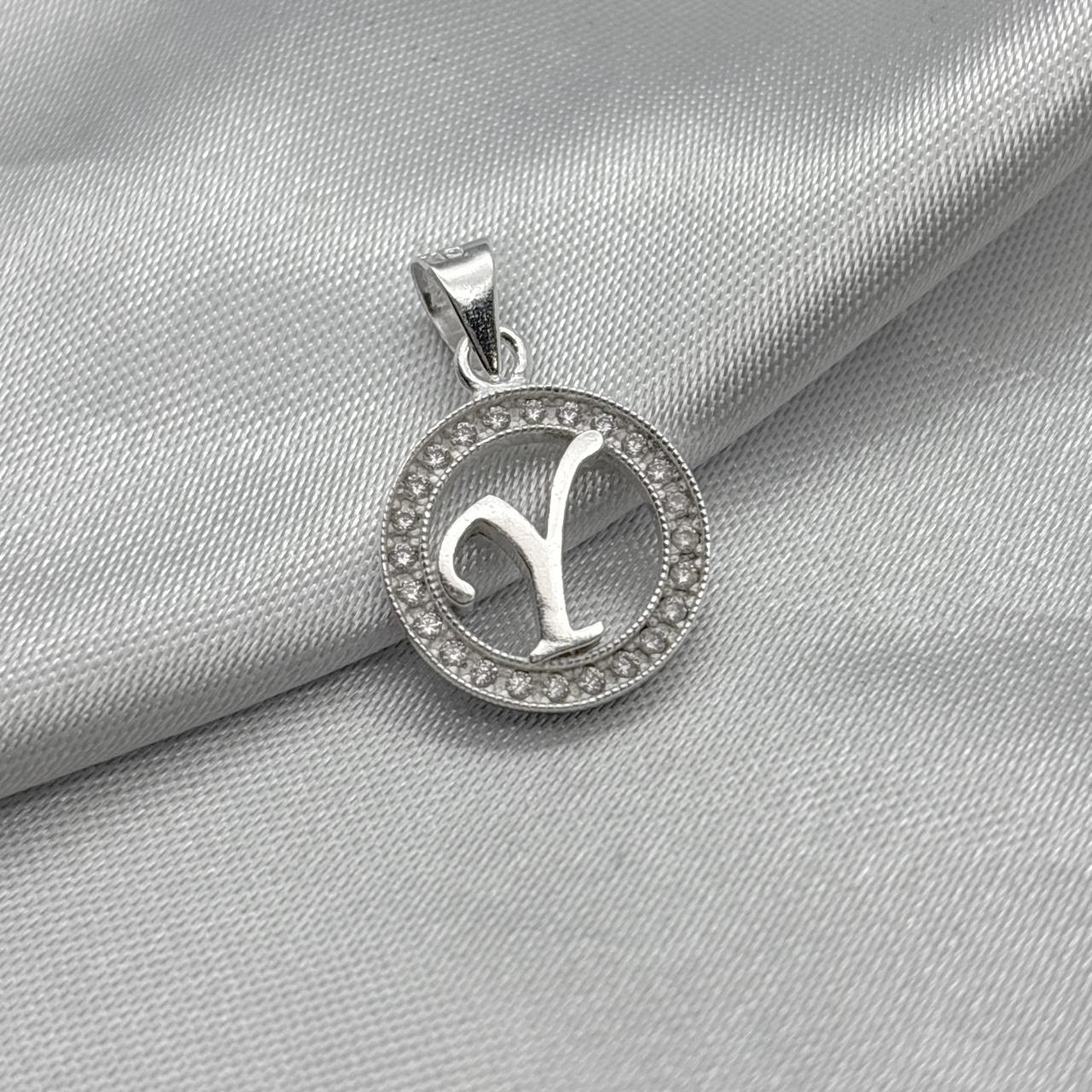 #D495 - Dije Circular De Letra Con Zirconia Plata - A09/2.2